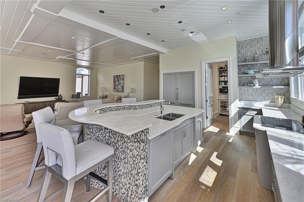 BAREFOOT BEACH - Residential