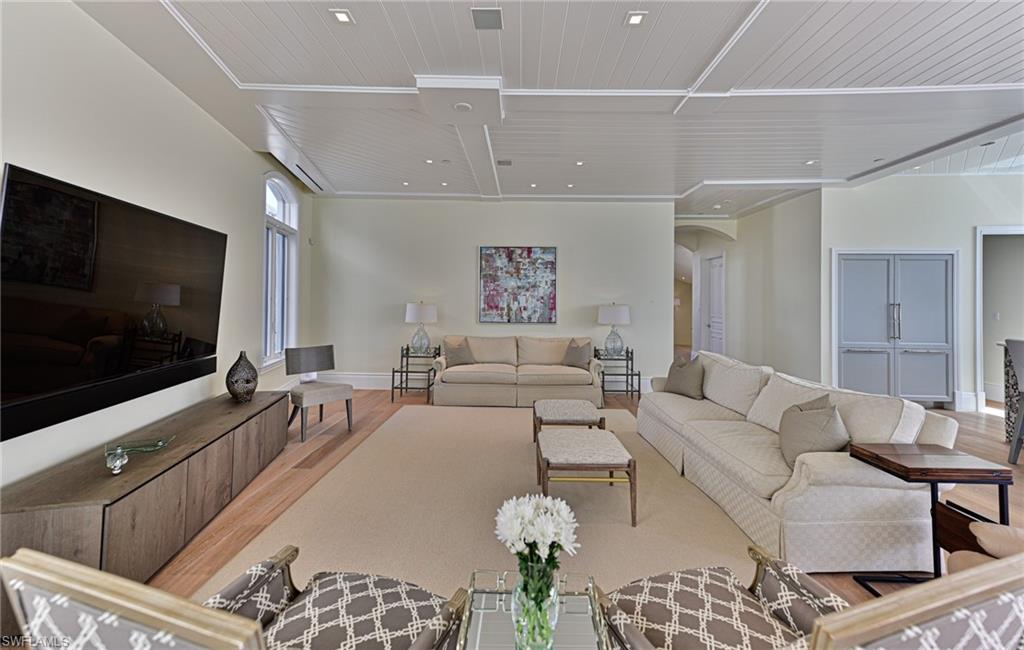 BAREFOOT BEACH - Residential