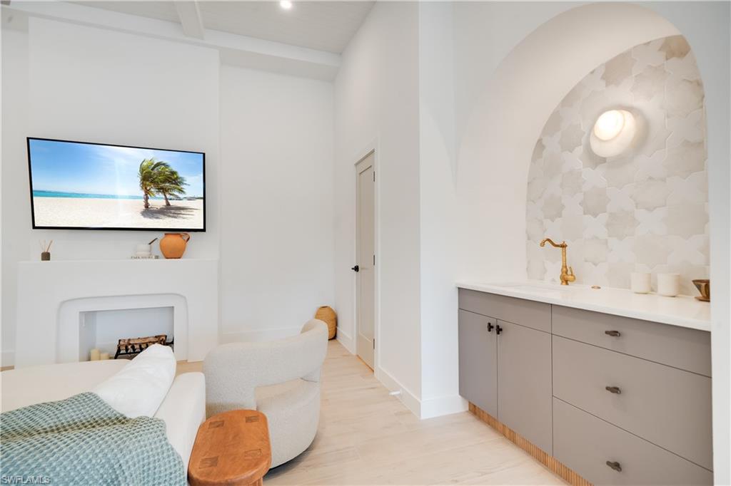 VILLAGE WALK - Residential