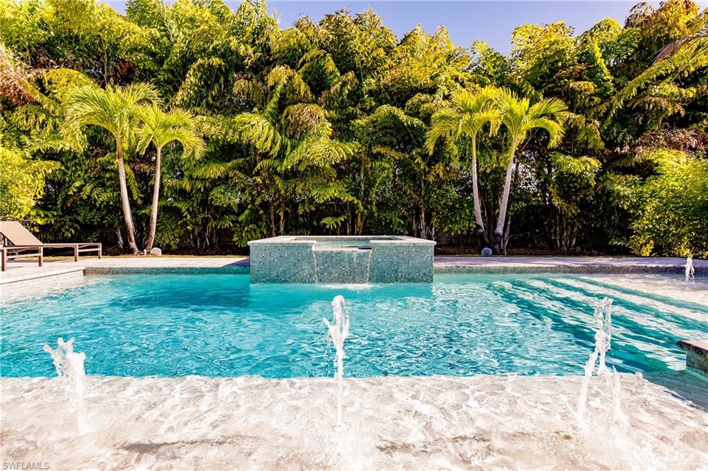 WINDWARD ISLE - Residential