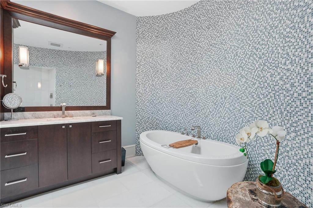 AQUALANE SHORES - Residential