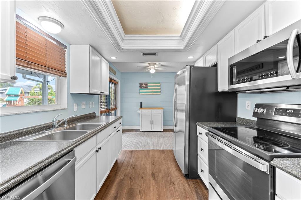 SAN CARLOS PARK - Residential