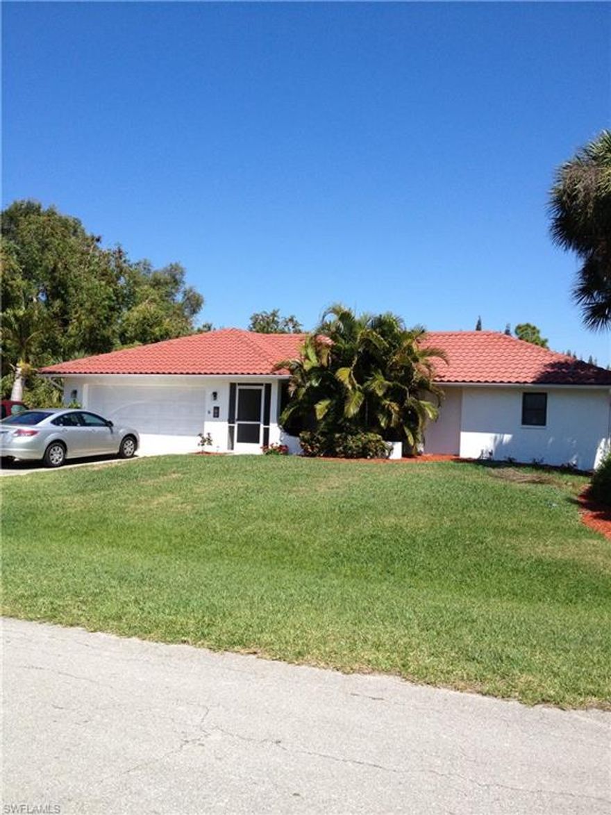 3 BEDROOM 2 BATHROOM HOME IN ALDEN PINES, HOME IS DATED INSIDE.  SOME OF THE FEATURES ARE DINING LIVING ROOM COMBINATION, FAMILY ROOM,  SPLIT LIVING, OVER SIZED GARAGE  AND PLENTY OF ROOM FOR A POOL. MOTIVATED SELLER