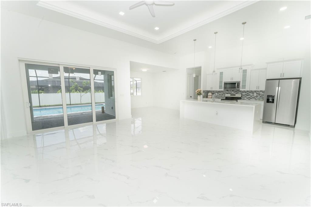 3923 NW 38th ST