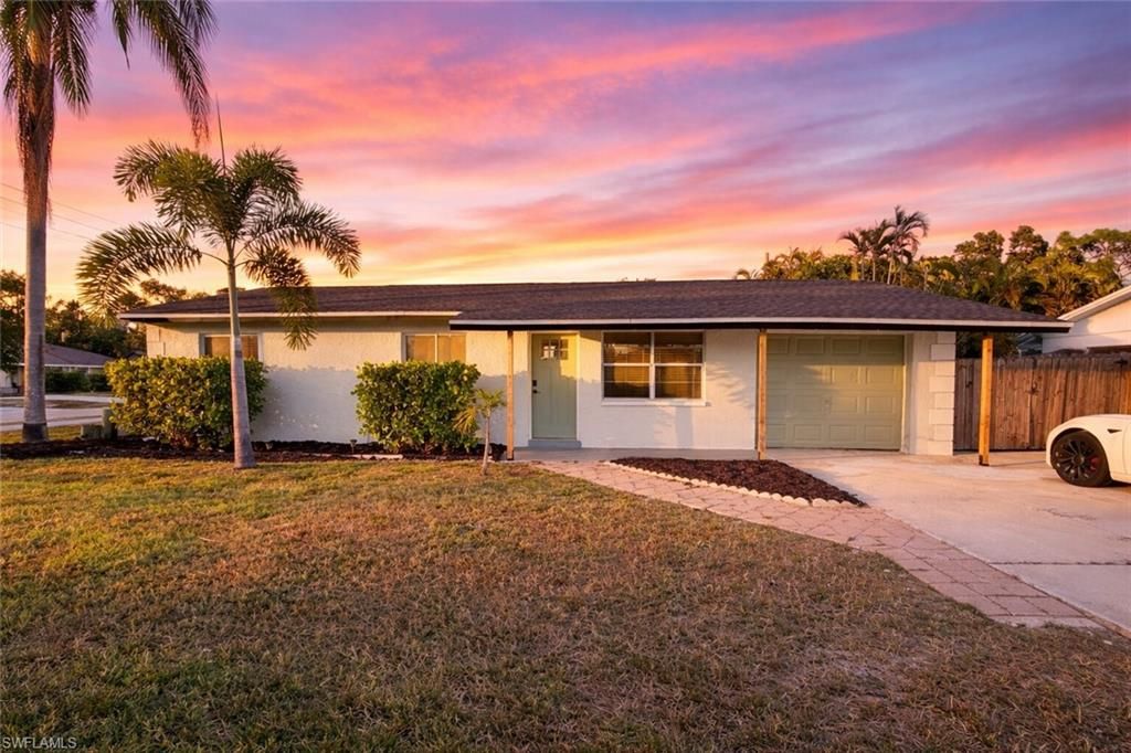 Photo of 9017 Pineapple RD, FORT MYERS, FL 33967 (MLS # 226005634)