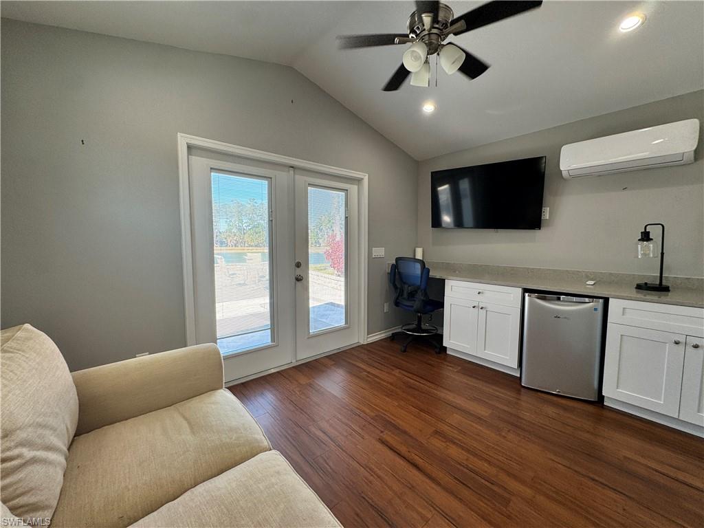 RIVERBEND MOTORCOACH RESORT - Land