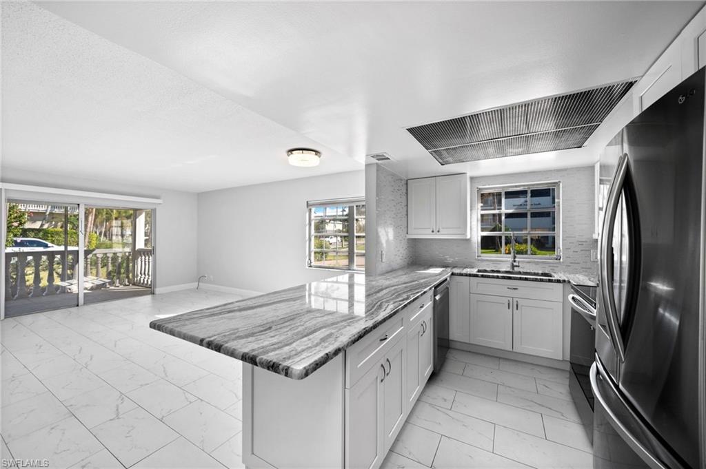 COLONNADE CLUB - Residential Lease