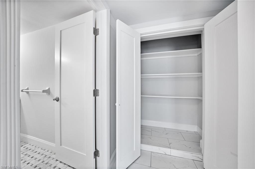 COLONNADE CLUB - Residential Lease