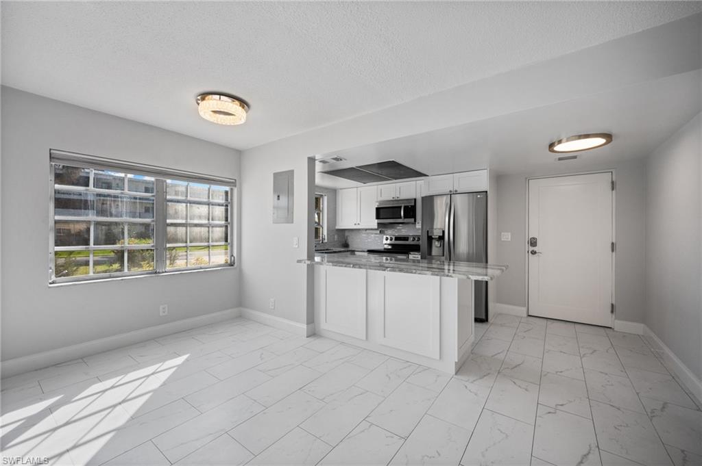 COLONNADE CLUB - Residential Lease