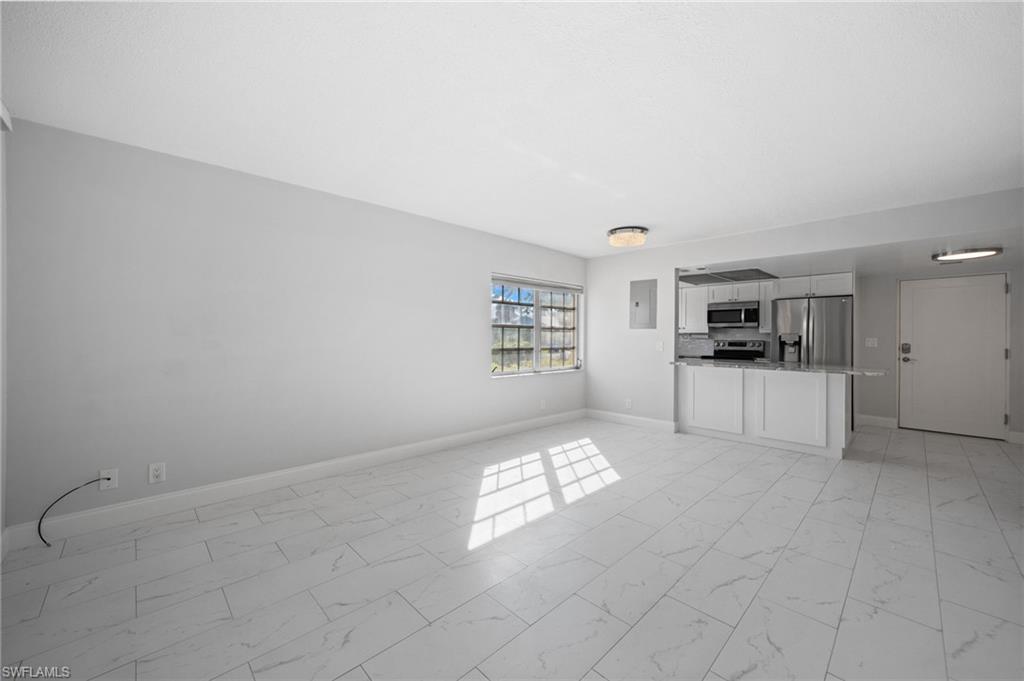 COLONNADE CLUB - Residential Lease