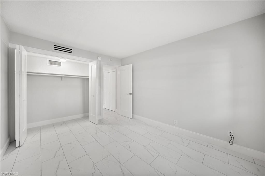 COLONNADE CLUB - Residential Lease