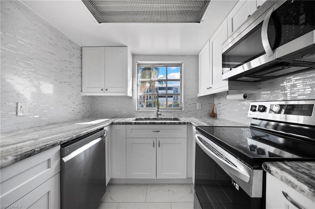 COLONNADE CLUB - Residential Lease