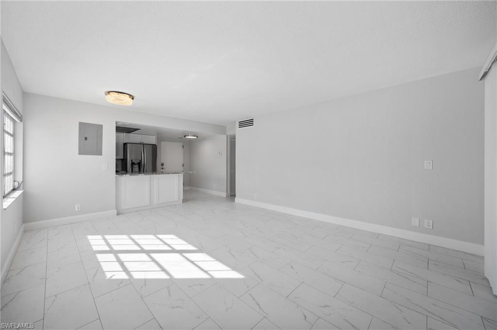 COLONNADE CLUB - Residential Lease