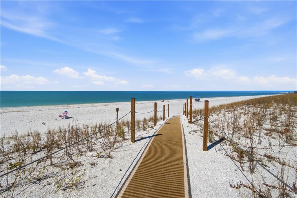 BAREFOOT BEACH CLUB - Residential