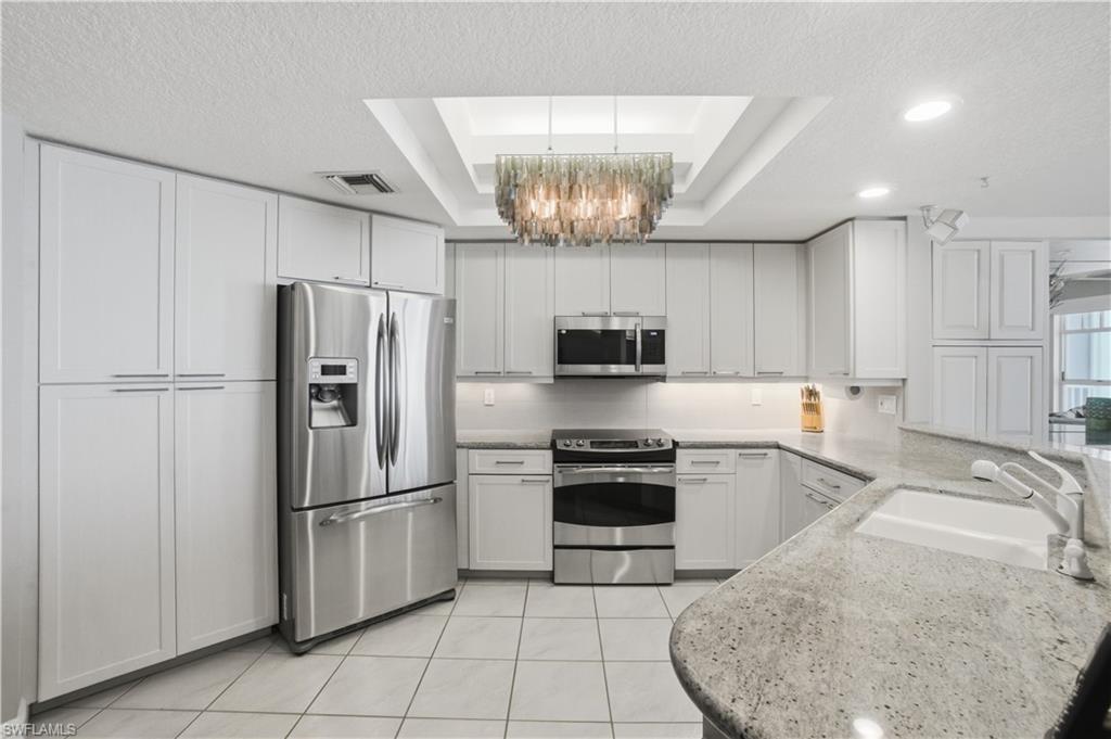 BAREFOOT BEACH CLUB - Residential