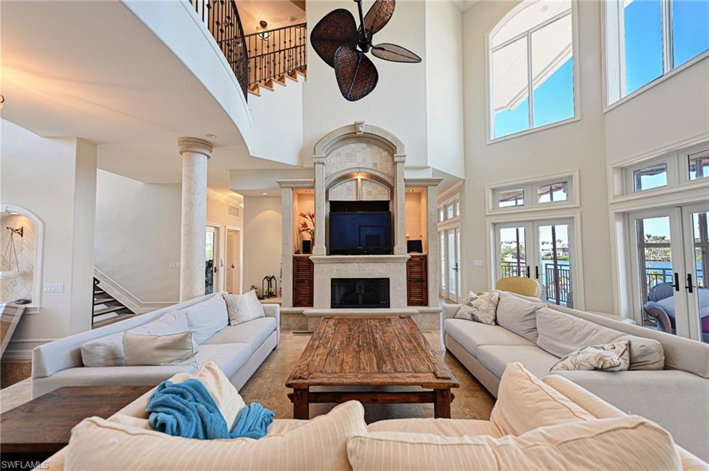 BAREFOOT BEACH - Residential