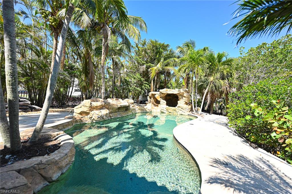 BAREFOOT BEACH - Residential