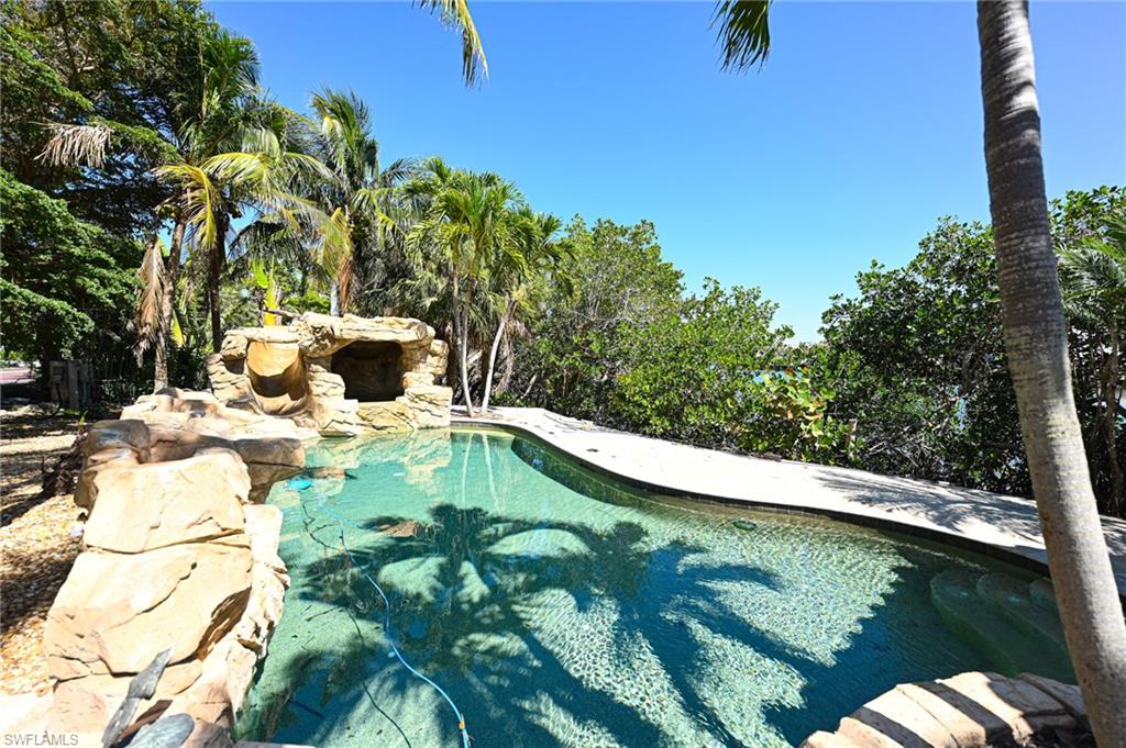 BAREFOOT BEACH - Residential