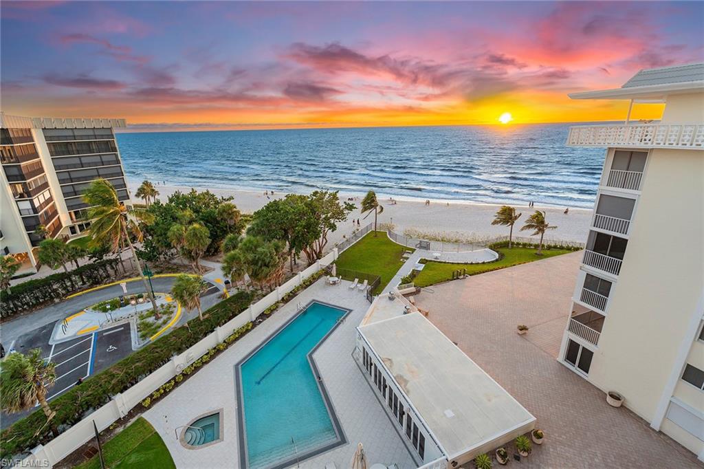 REGENCY TOWERS - Residential