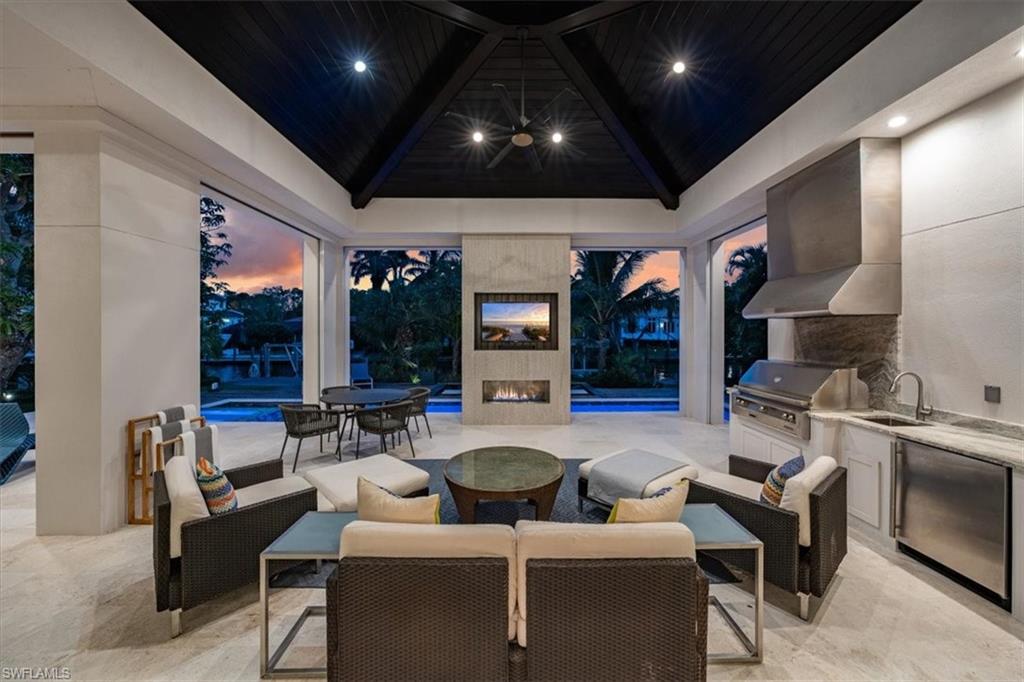 AQUALANE SHORES - Residential