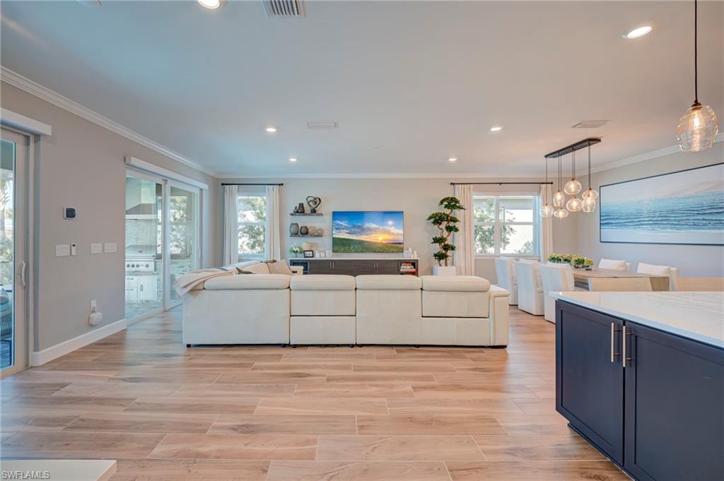 EDGEWATER SHORES - Residential