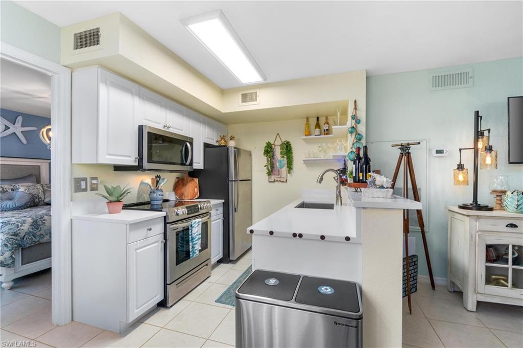 VENETIAN PALMS - Residential