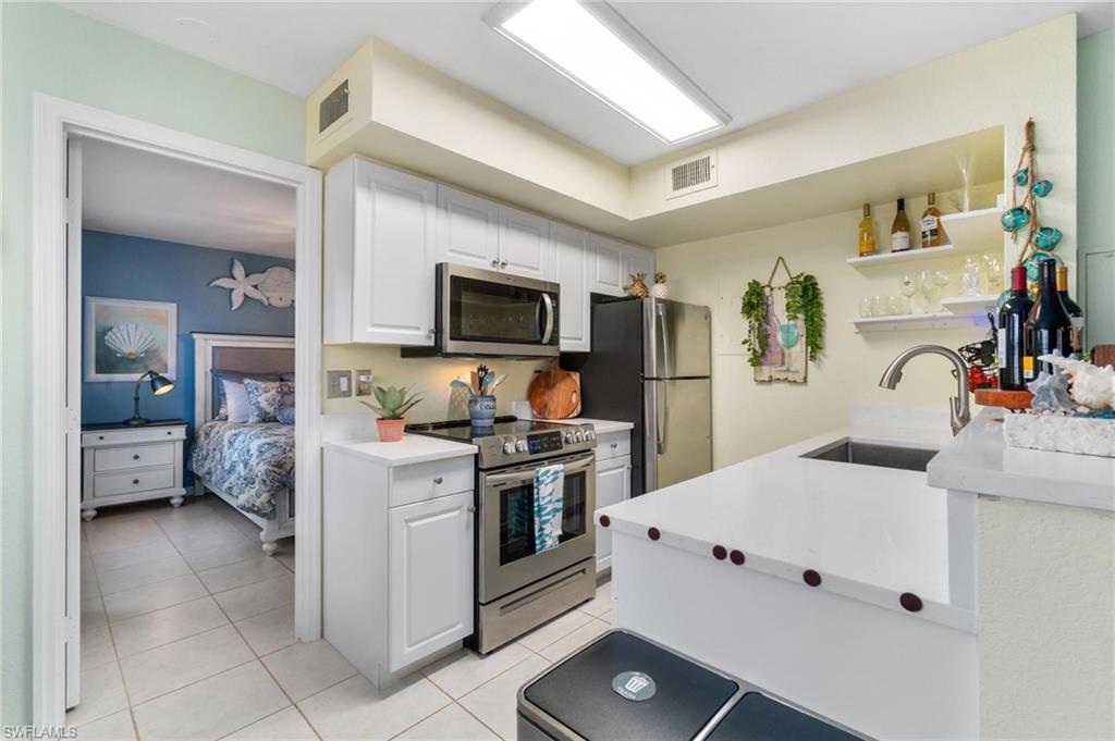 VENETIAN PALMS - Residential