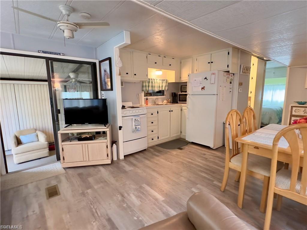 CORKSCREW WOODLANDS - Residential