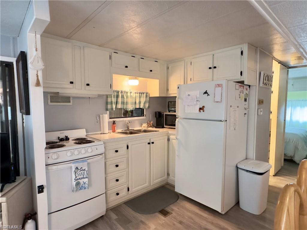 CORKSCREW WOODLANDS - Residential