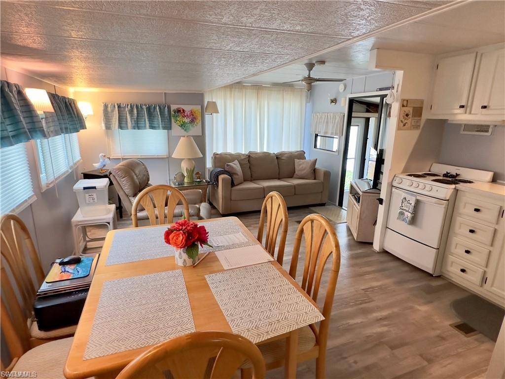 CORKSCREW WOODLANDS - Residential