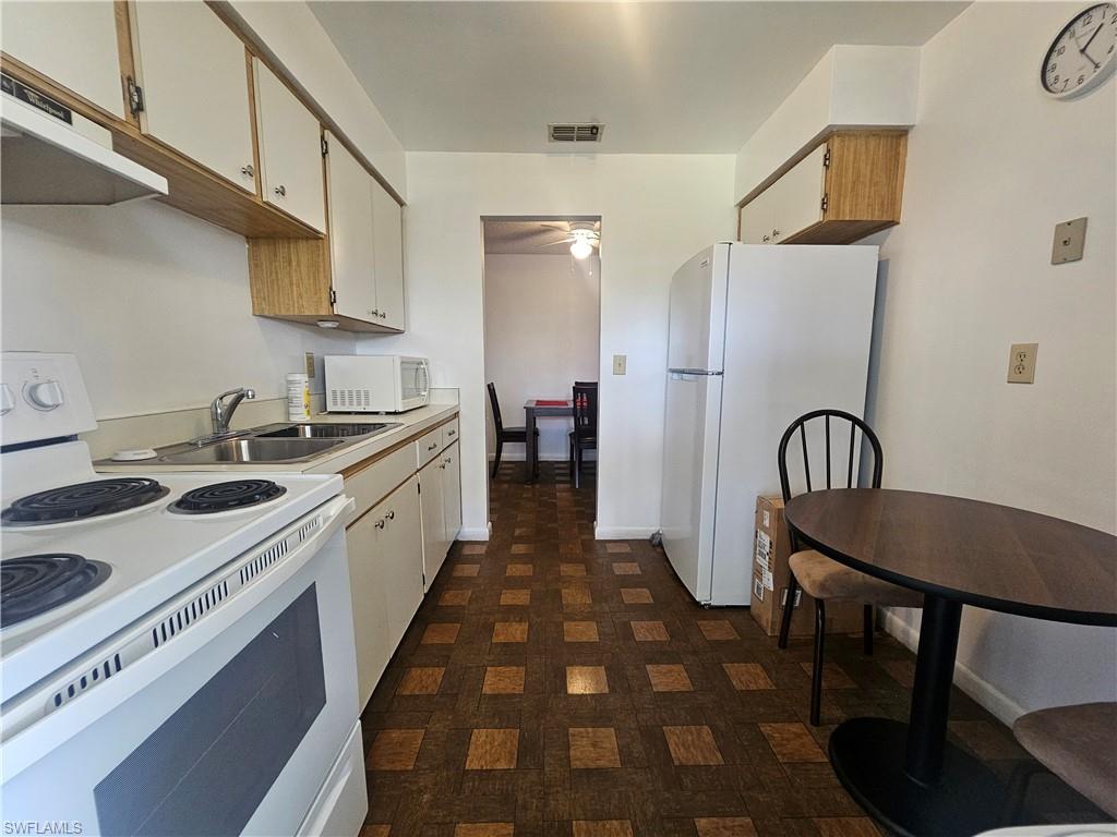 PINEWOOD CONDOMINIUM - Residential Lease