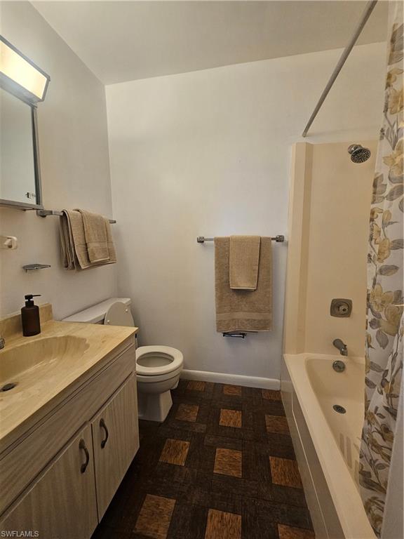 PINEWOOD CONDOMINIUM - Residential Lease