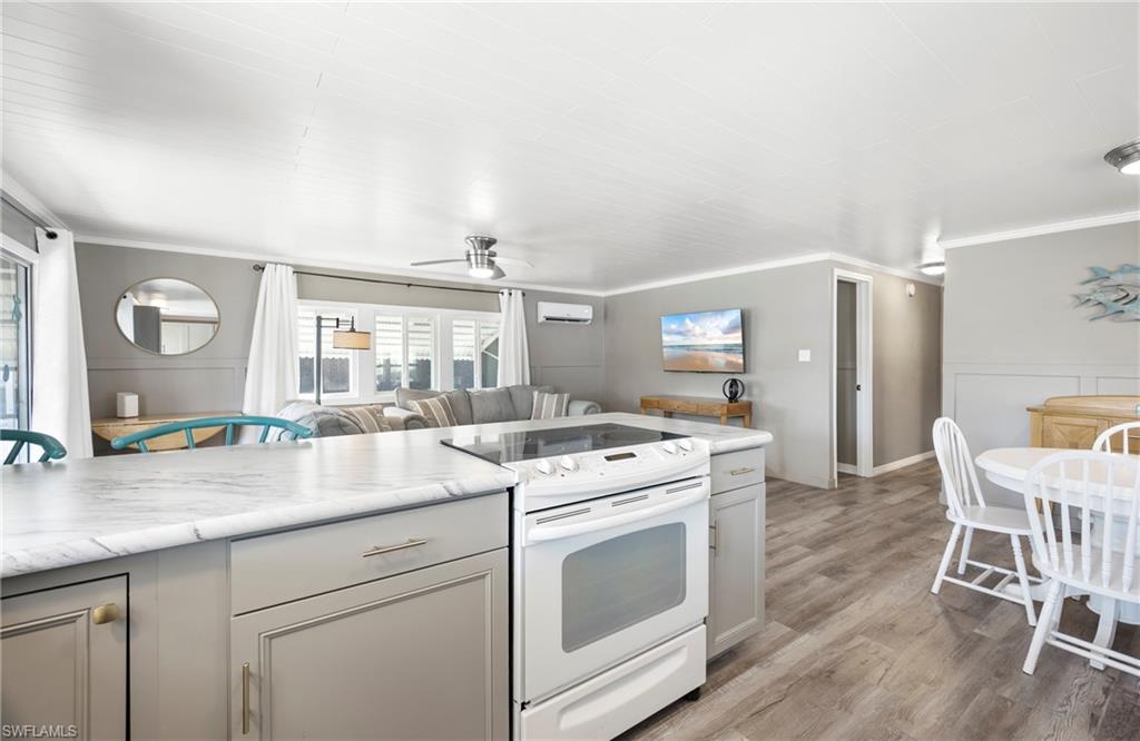 COACHLIGHT MANOR MOBILE HOME - Residential