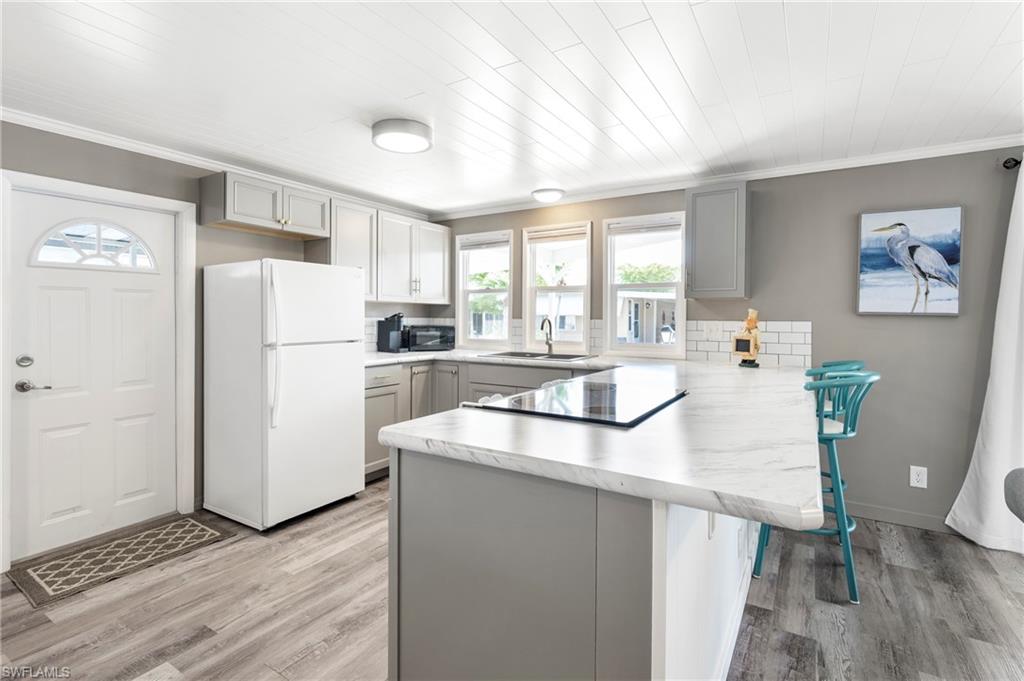 COACHLIGHT MANOR MOBILE HOME - Residential