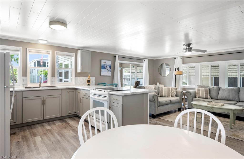 COACHLIGHT MANOR MOBILE HOME - Residential