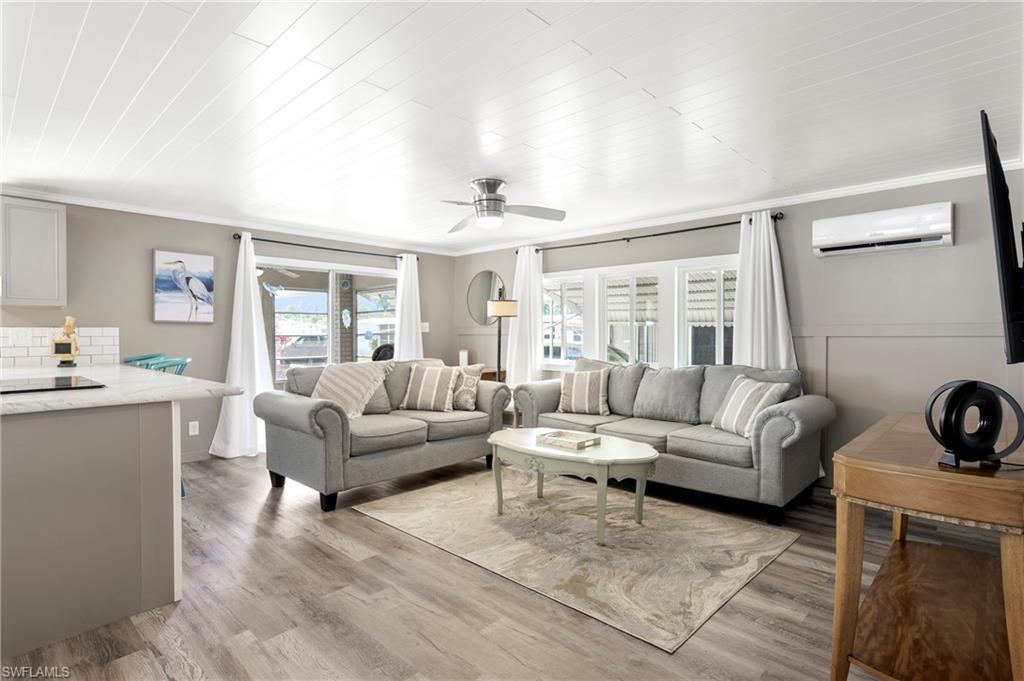 COACHLIGHT MANOR MOBILE HOME - Residential