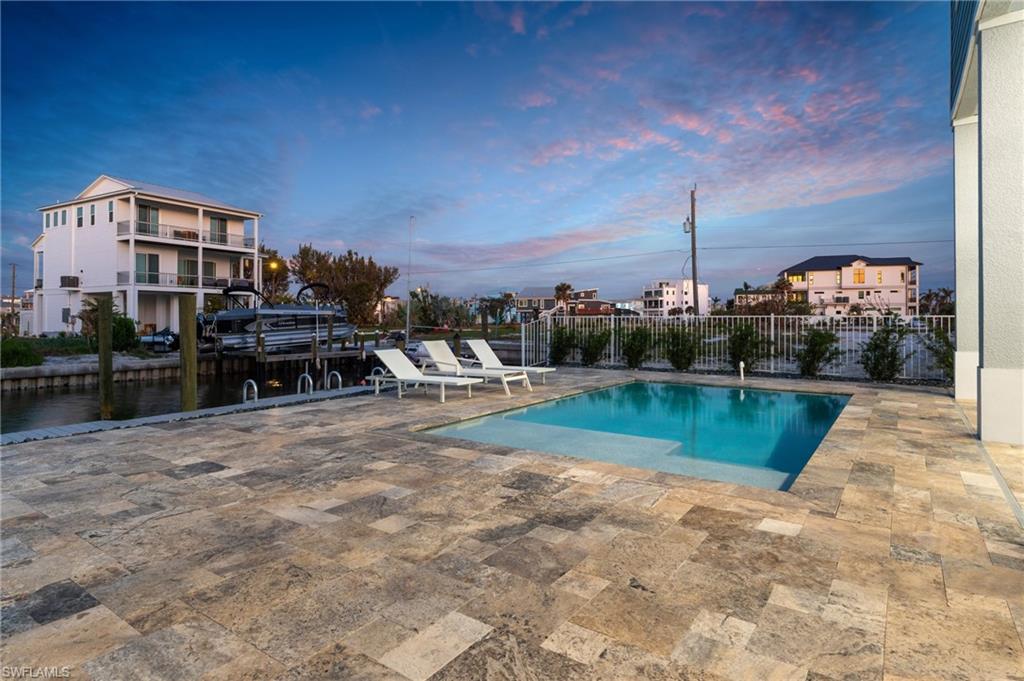 ISLAND SHORES - Residential