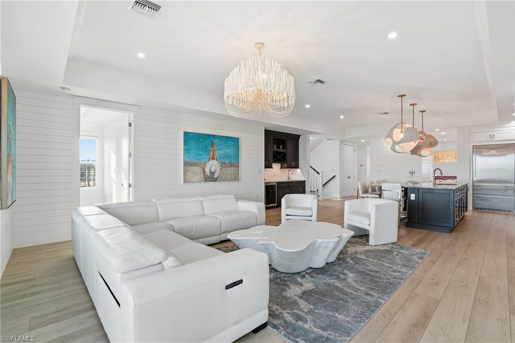 ISLAND SHORES - Residential