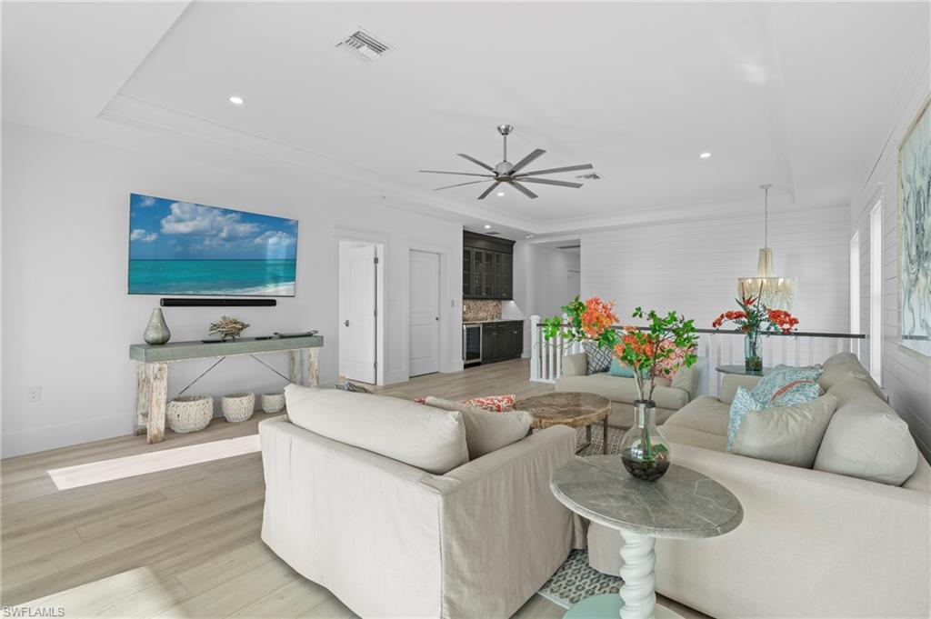 ISLAND SHORES - Residential