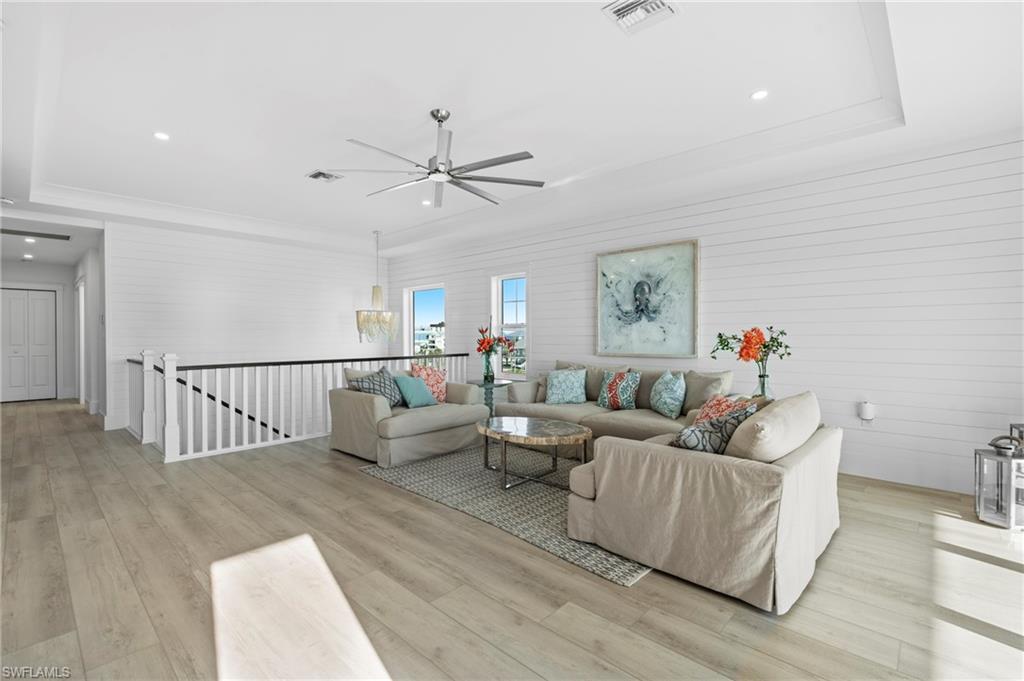 ISLAND SHORES - Residential