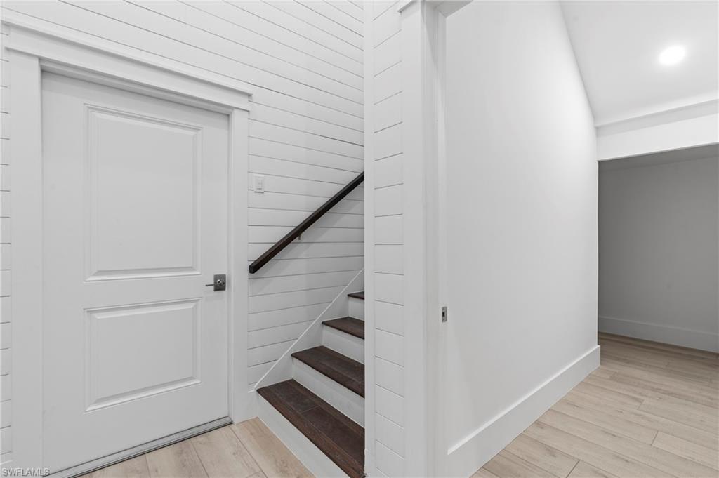 ISLAND SHORES - Residential