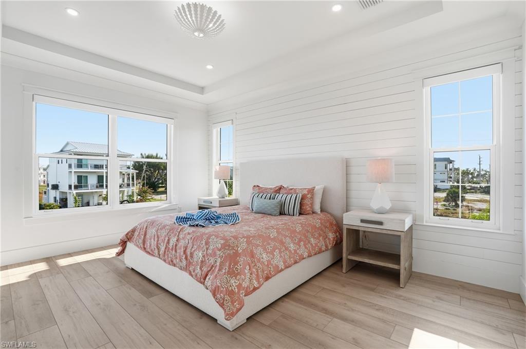 ISLAND SHORES - Residential