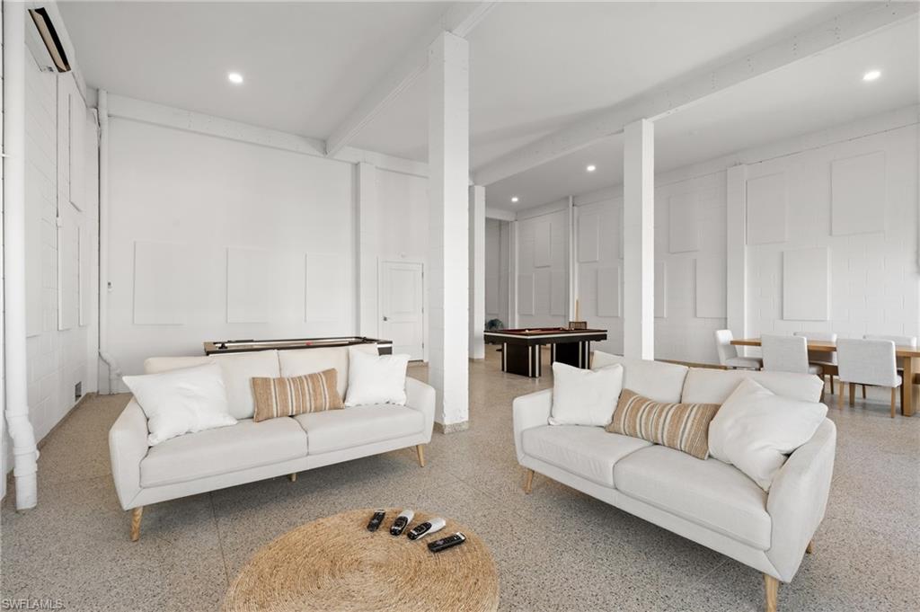 ISLAND SHORES - Residential