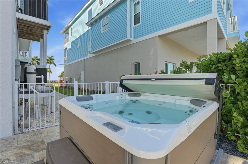 ISLAND SHORES - Residential