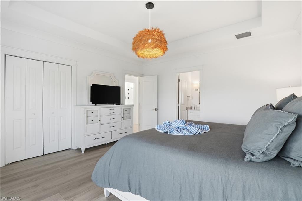 ISLAND SHORES - Residential