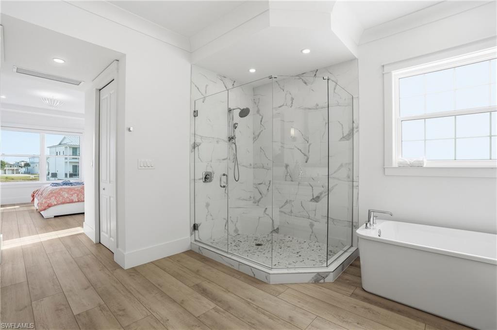 ISLAND SHORES - Residential