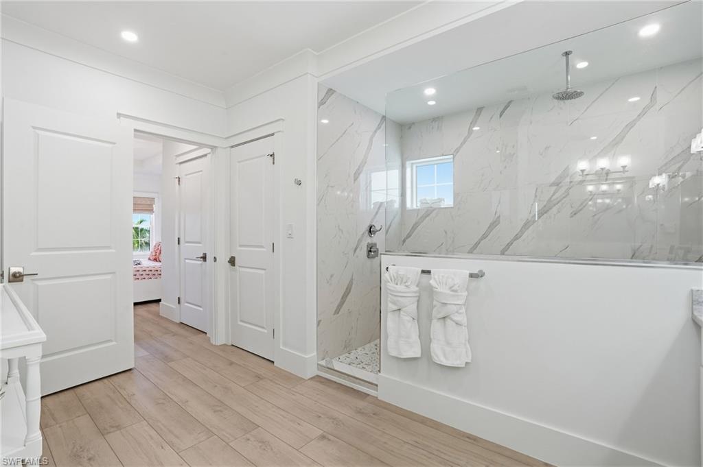 ISLAND SHORES - Residential