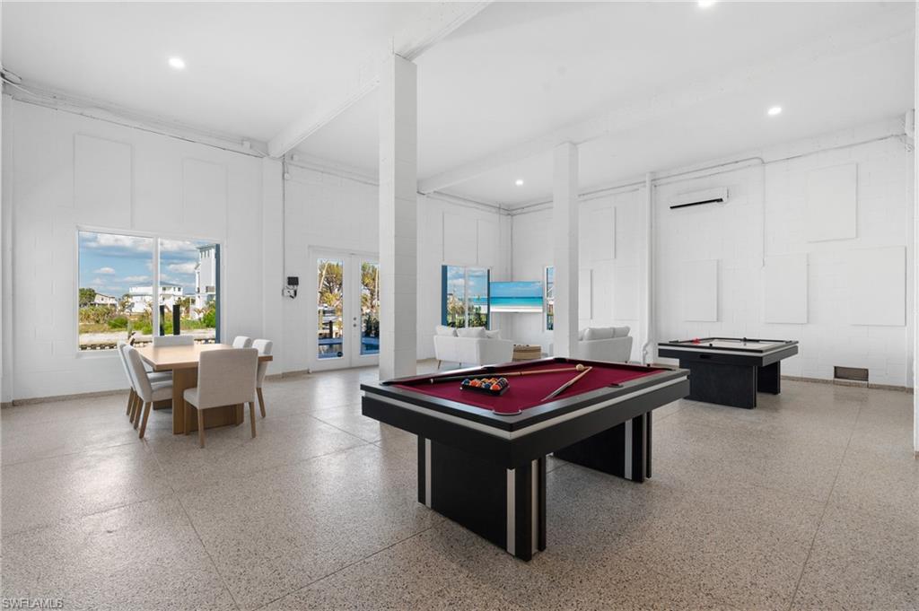 ISLAND SHORES - Residential