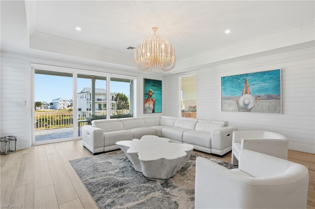 ISLAND SHORES - Residential