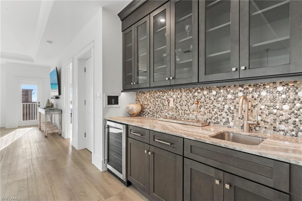 ISLAND SHORES - Residential